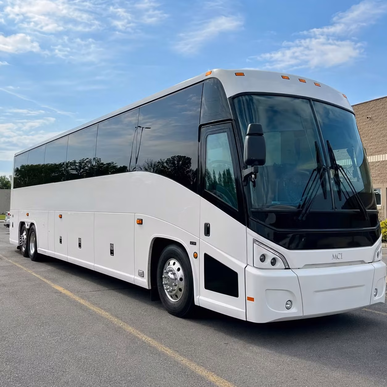 choosing the right bus size for your plantation concert group